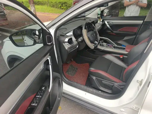 Geely Binyue — Фото автомобиля 12