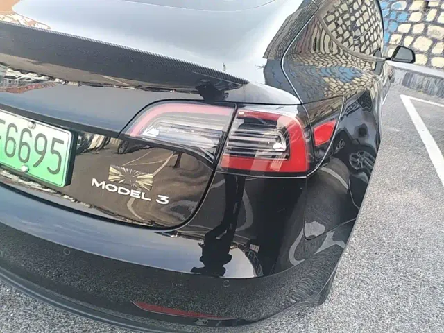 Tesla Model 3 — Фото автомобиля 7