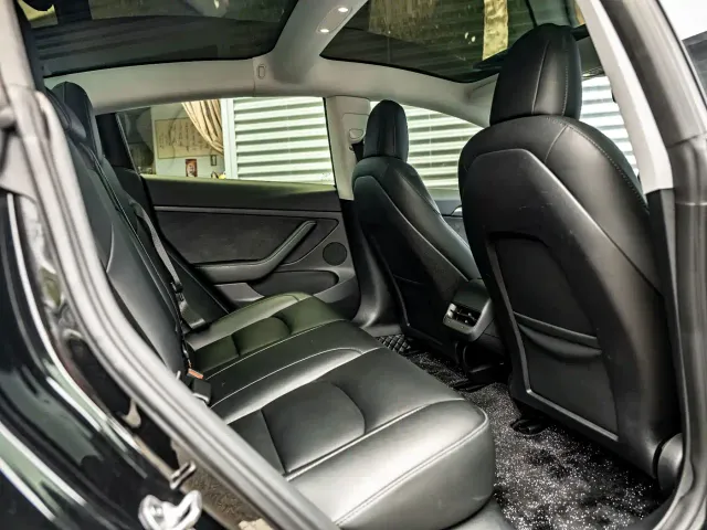Tesla Model 3 — Фото автомобиля 6