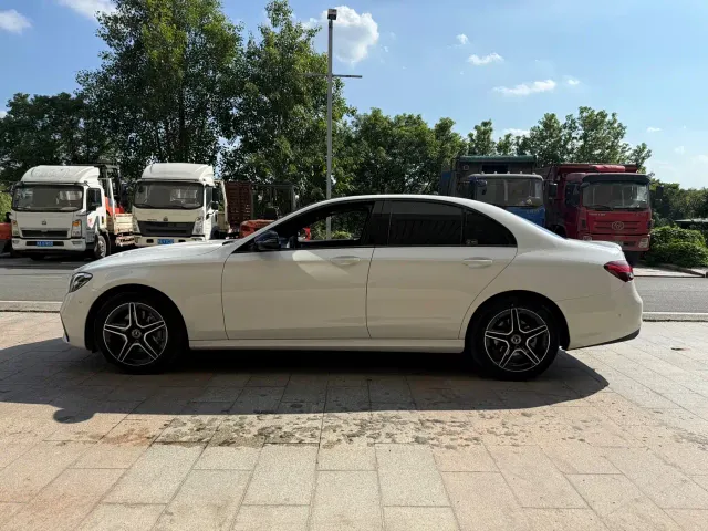 Mercedes-Benz E-Class — Фото автомобиля 4