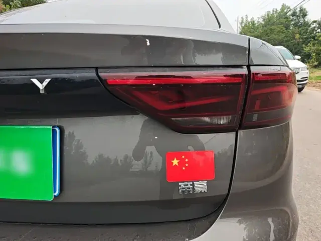 Geely Emgrand — Фото автомобиля 7