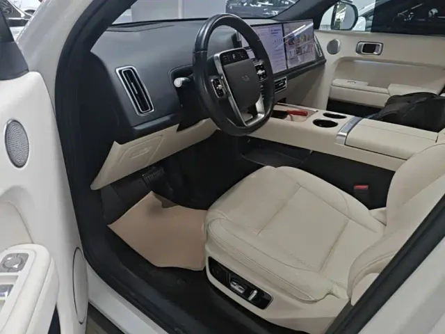 Li Auto L7 — Фото автомобиля 14