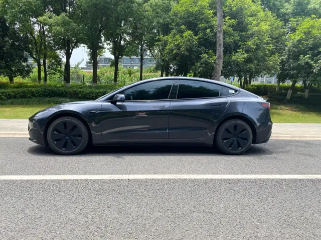 Tesla Model 3 — Фото автомобиля 3