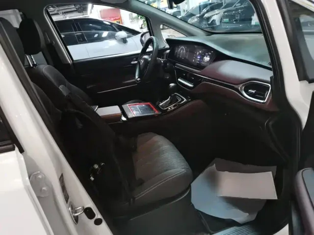GAC Trumpchi M6 — Фото автомобиля 24