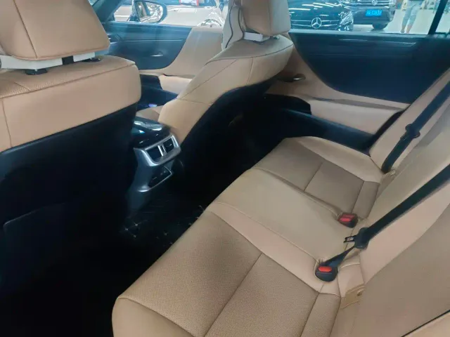 Lexus ES — Фото автомобиля 2