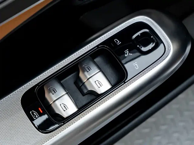 Mercedes-Benz E-Class — Фото автомобиля 23