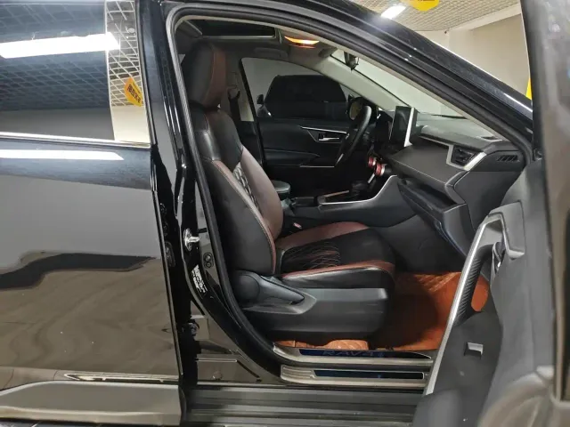 Toyota RAV4 — Фото автомобиля 9