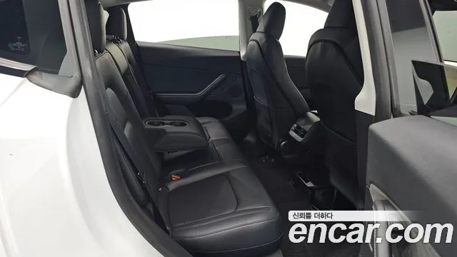 Tesla Model Y — Фото автомобиля 25