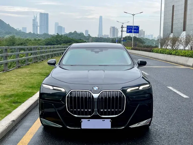 BMW 7 Series — Фото автомобиля 2