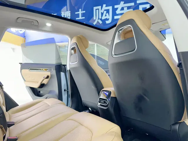 Leapmotor C11 — Фото автомобиля 11