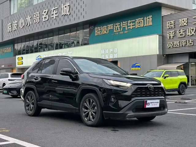 Toyota RAV4 — Фото автомобиля 3