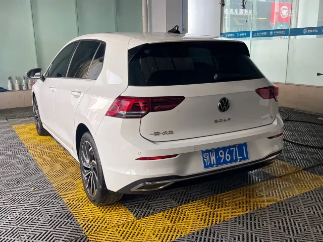 Volkswagen Golf — Фото автомобиля 5