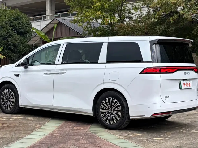 BYD Xia — Фото автомобиля 6