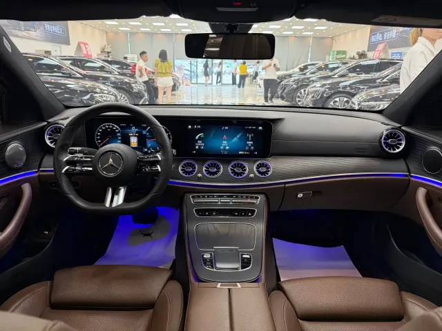 Mercedes-Benz E-Class — Фото автомобиля 12