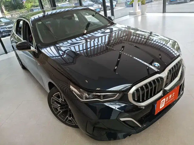 Фотография автомобиля — BMW 5 Series