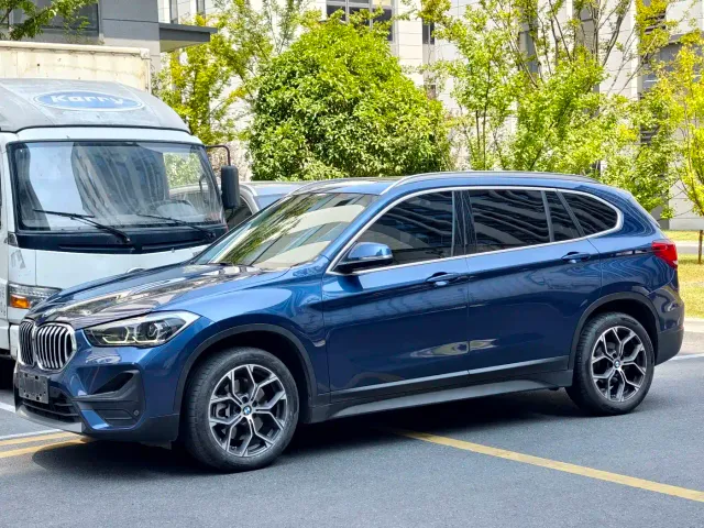 Фотография автомобиля — BMW X1