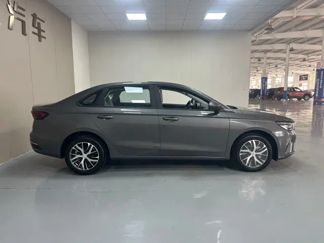 Geely Emgrand — Фото автомобиля 7