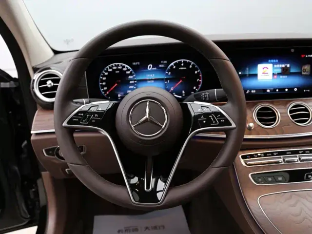 Mercedes-Benz E-Class — Фото автомобиля 15