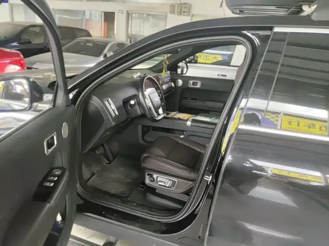 Li Auto L8 — Фото автомобиля 4