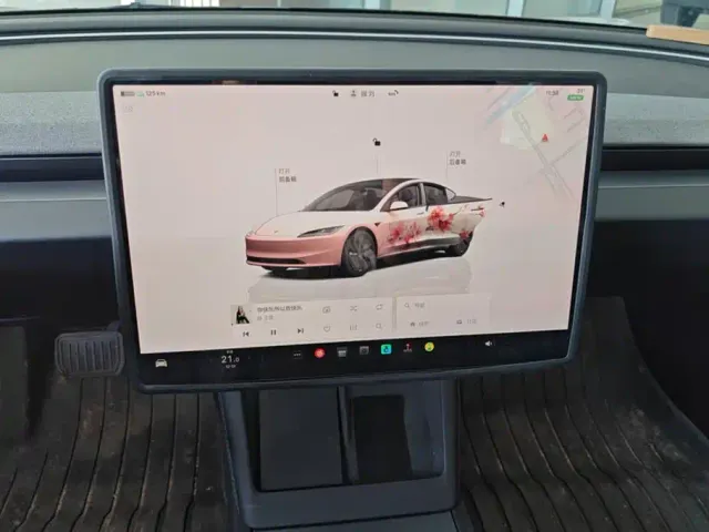 Tesla Model 3 — Фото автомобиля 14
