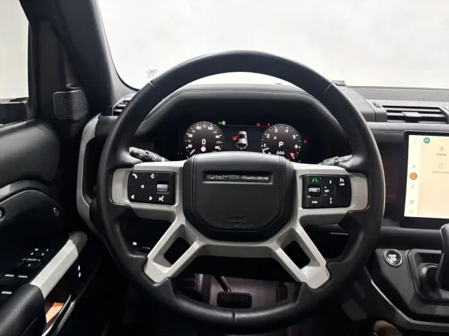 Land Rover Defender — Фото автомобиля 15