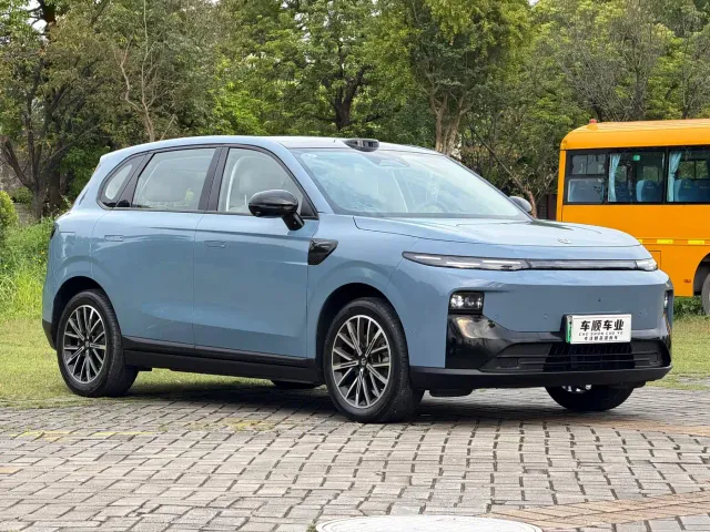 Leapmotor B10 — Фото автомобиля 3
