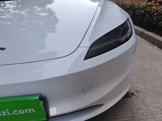 Tesla Model 3 — Фото автомобиля 23