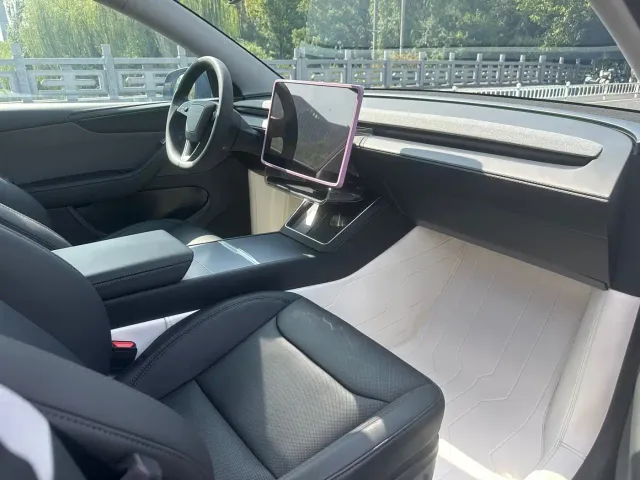 Tesla Model Y — Фото автомобиля 8