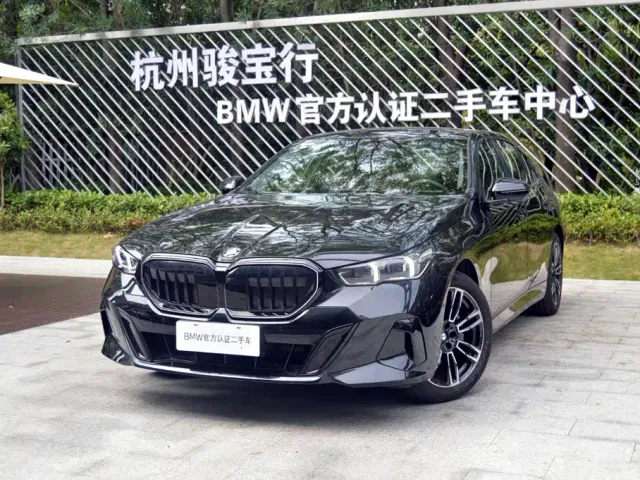 Фотография автомобиля — BMW 5 Series