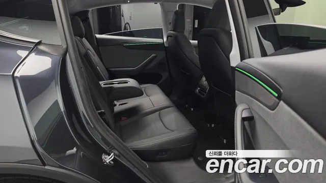 Tesla Model Y — Фото автомобиля 18