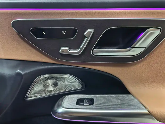 Mercedes-Benz E-Class — Фото автомобиля 11