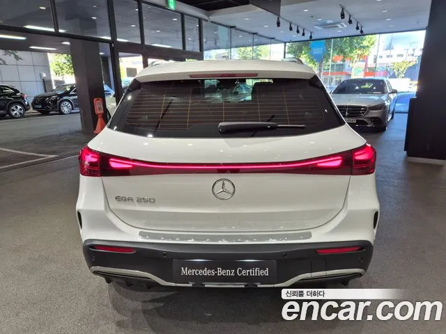 Mercedes-Benz EQA — Фото автомобиля 4