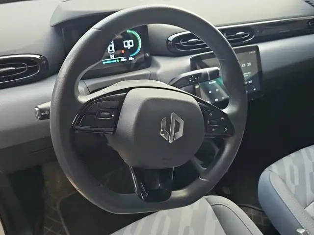 Leapmotor T03 — Фото автомобиля 15