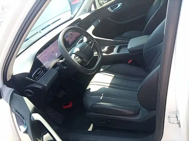 Roewe D7 — Фото автомобиля 15