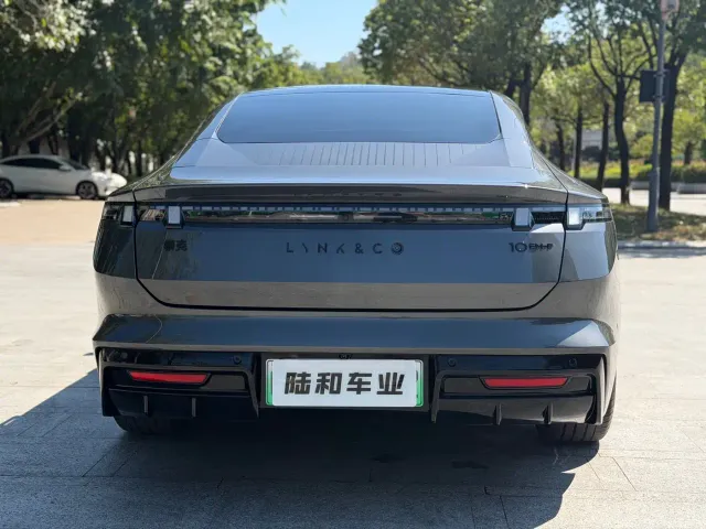 Lynk & Co 10 EM-P — Фото автомобиля 5
