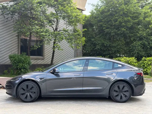 Tesla Model 3 — Фото автомобиля 6