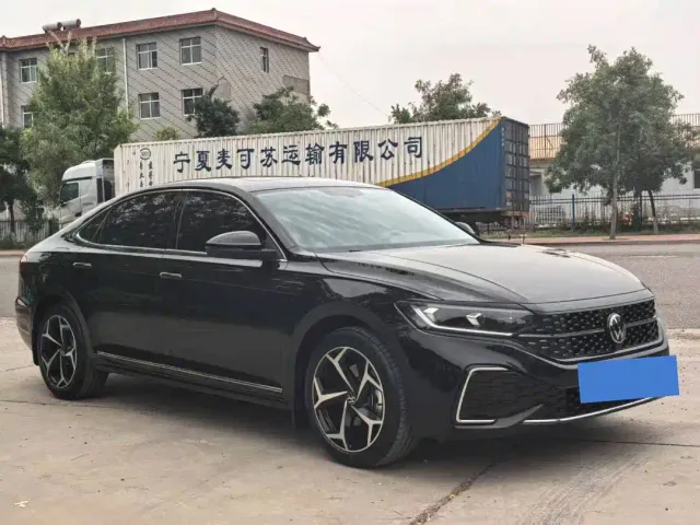 Volkswagen Passat — Фото автомобиля 3