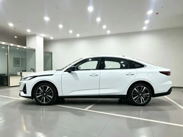 Changan Eado — Фото автомобиля 3