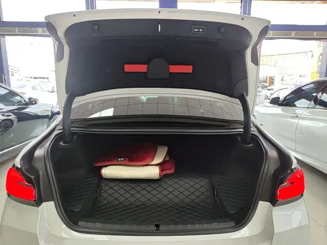 BMW 5 Series — Фото автомобиля 18