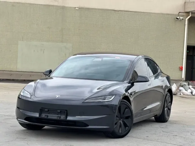 Фотография автомобиля — Tesla Model 3