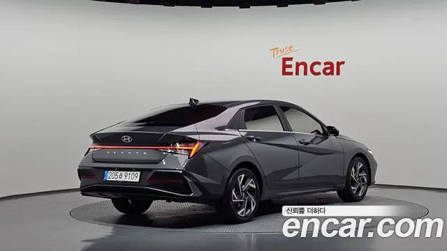 Hyundai Avante CN7 — Фото автомобиля 2