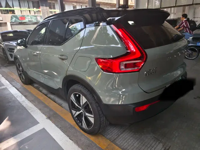 Volvo XC40 — Фото автомобиля 8