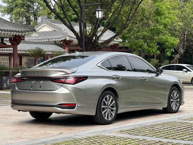 Lexus ES — Фото автомобиля 30