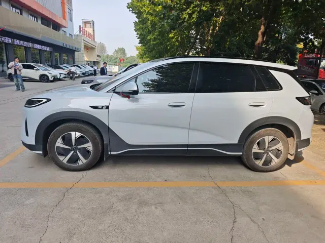 BYD Sealion 05 EV — Фото автомобиля 4