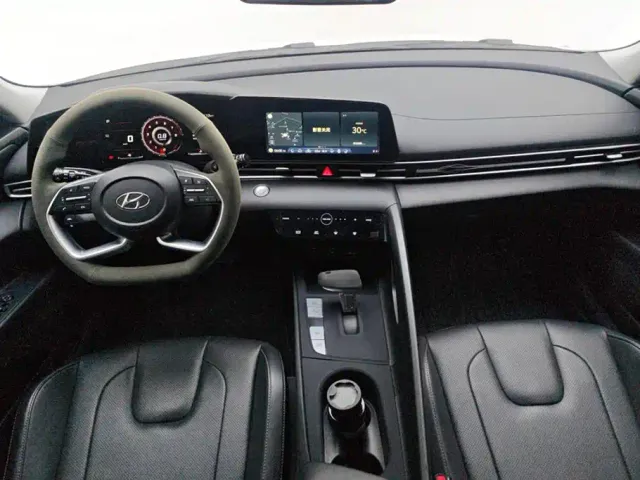 Hyundai Elantra — Фото автомобиля 12