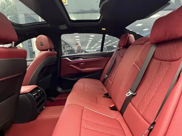 BMW 5 Series — Фото автомобиля 6