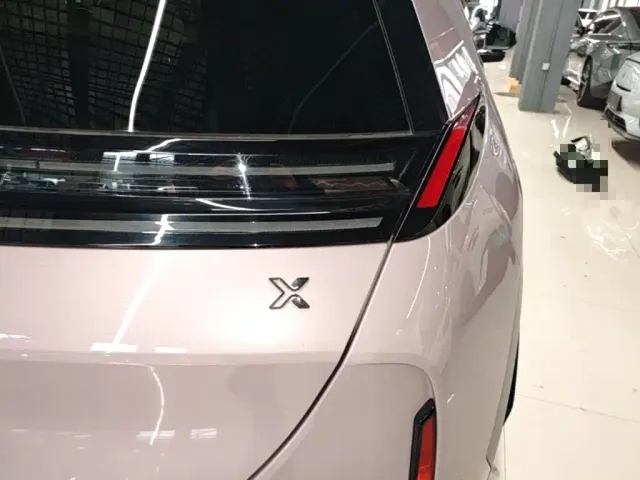 Zeekr X — Фото автомобиля 7