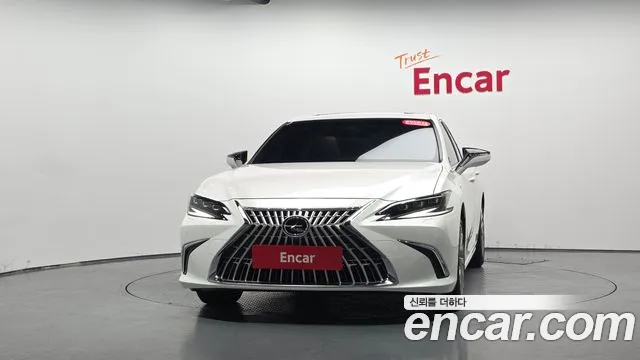 Фотография автомобиля — Lexus ES