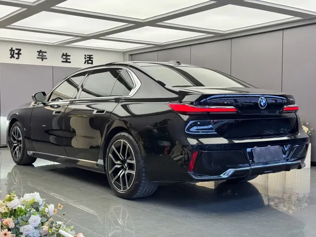 BMW 7 Series — Фото автомобиля 14