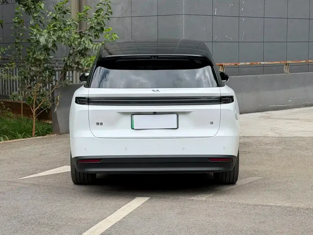 Li Auto i8 — Фото автомобиля 6